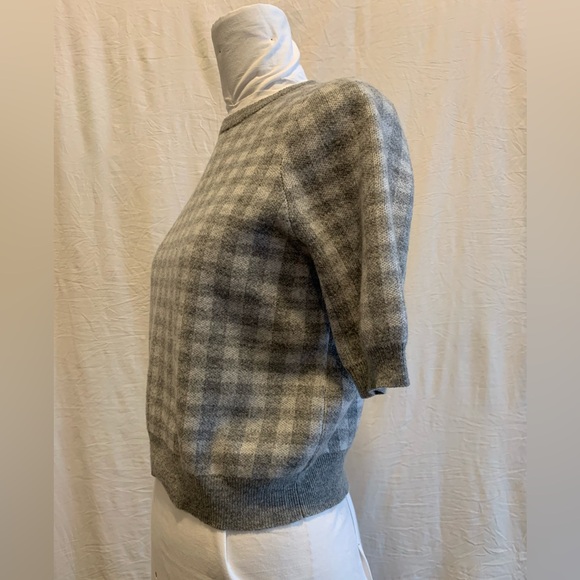 Grey Short Sleeve Knit Sweater Top Soft Textured Casual Layer - Picture 2 of 6